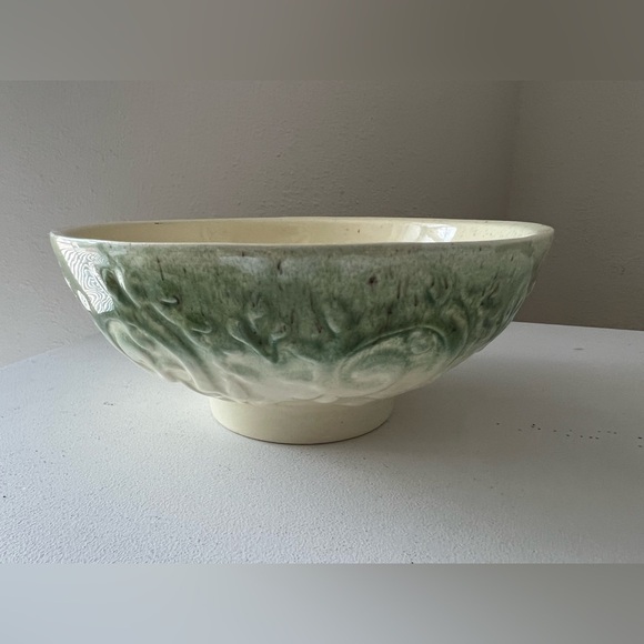 Haeger Vintage 8" Footed Bowl Green/Cream Glaze Scroll Leaf Pattern - Picture 2 of 7